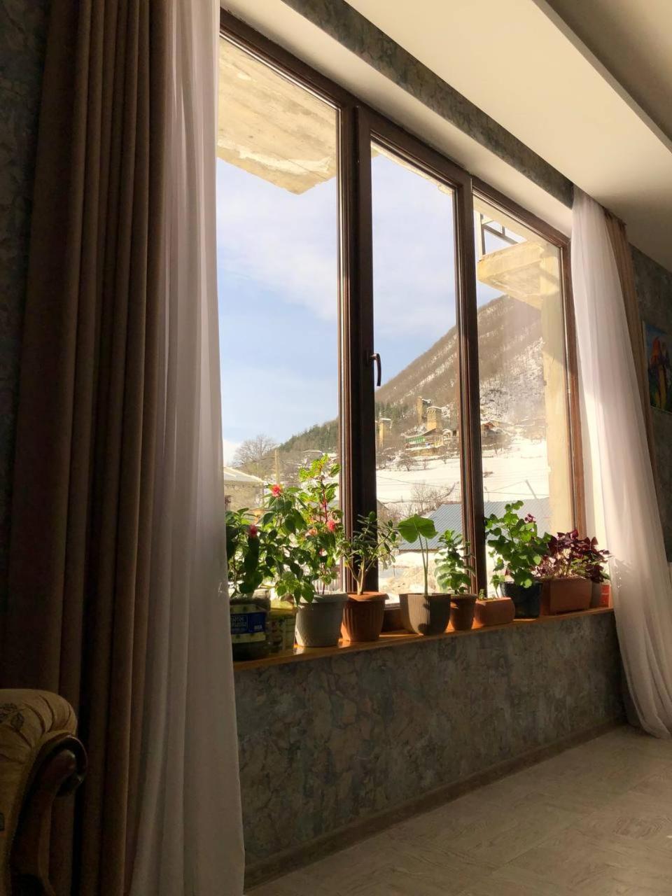 Ninama Hotell Mestia Eksteriør bilde